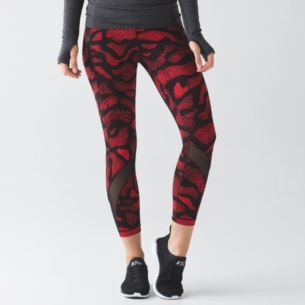 Lululemon Inspire Tight II Womens 8 Red Black Warp Prep Crop Luxtreme Leggings